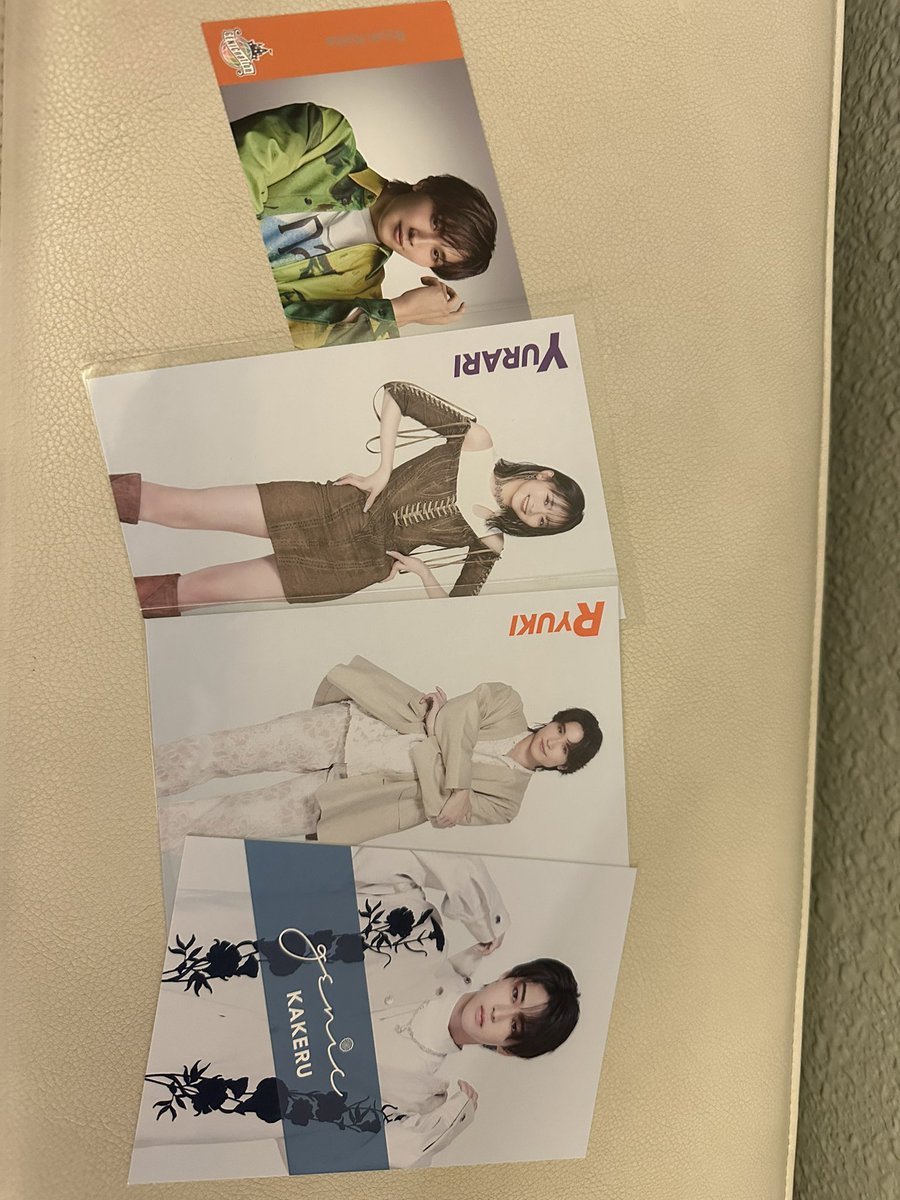 achamaru_genic's tweet photo. GENICストアポスカ
譲:💚💜🧡
求:❤️優先  💙も検討

譲:💙→買取希望

ピクチケ
譲:🧡
求:💜or💙

会場特典ポスカ
譲:🩷
求:💙
 #GENICグッズ交換 
 #GENIC 
 #GENIC交換 https://t.co/9maF3TEhIO