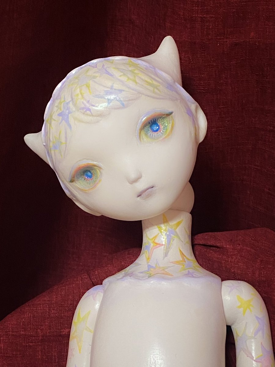 _godog_'s tweet photo. 「ひとりぼっちに��りたい」
球体関節人形　2024

髪の毛や洋服など、異素材を排除して成立する人形をコンセプトに、内省と耽美的表現からの脱却を目指した作品です。

📍第19回「人・形」展

🗓10月16日(水)～22日(火) 9時～21時
（最終日は15時閉場
 📍丸善・丸の内本店４階ギャラリー

#人・形展 https://t.co/qNMXlV84qN
