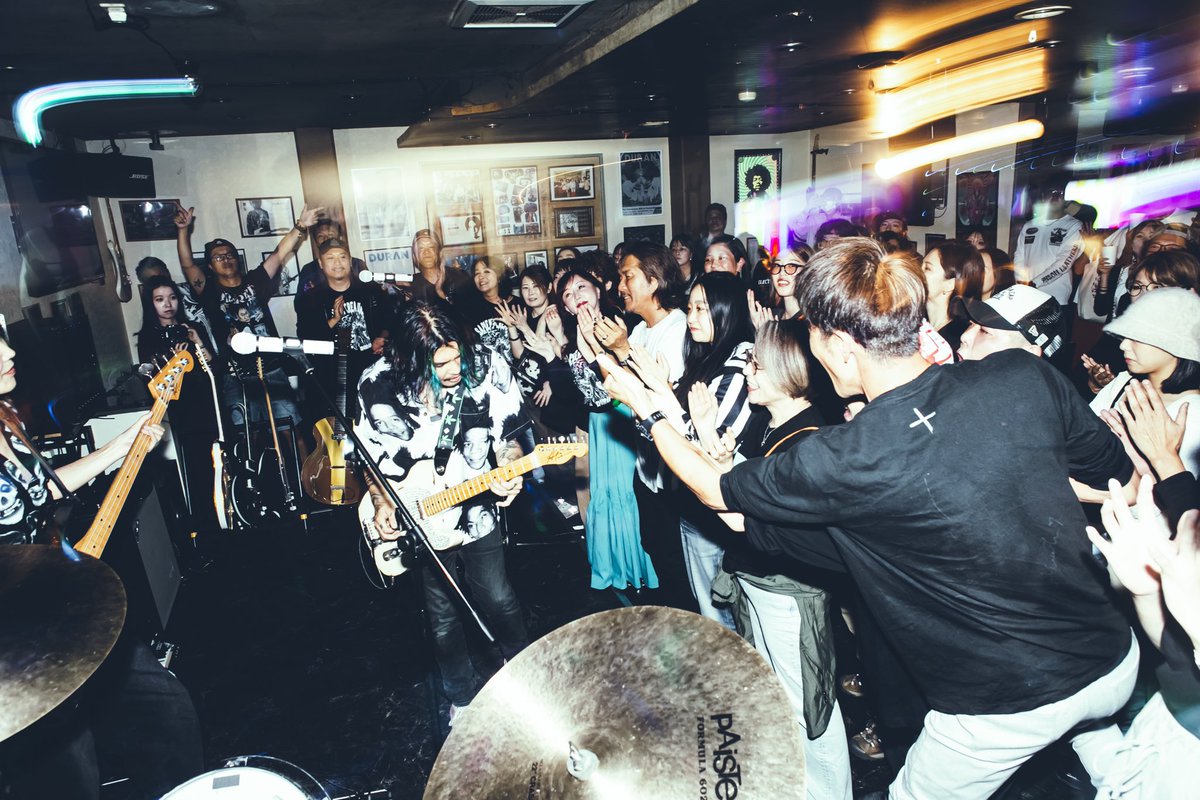 live_maman's tweet photo. DURANとイタリアのバンドLittle Boysの2組によるツアー、mamanでのライブ、大盛況でしたね🍾2組ともそれぞれにしか出来ないパフォーマンスで最高でした❤️皆様、ありがとうございました😍maman https://t.co/LhERE3l0lo