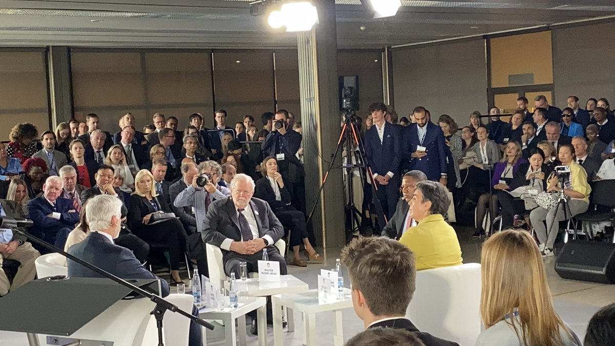 A great panel for the opening of the @forum2000 “ We all 🌏 share the responsibility for the decline of international standards.”
<a href="/prezidentpavel/">Petr Pavel</a> @ #Forum2000 
#democracy, #RuleOfLaw 
#AI #CSO #FreedomOfSpeech #FreeMedia