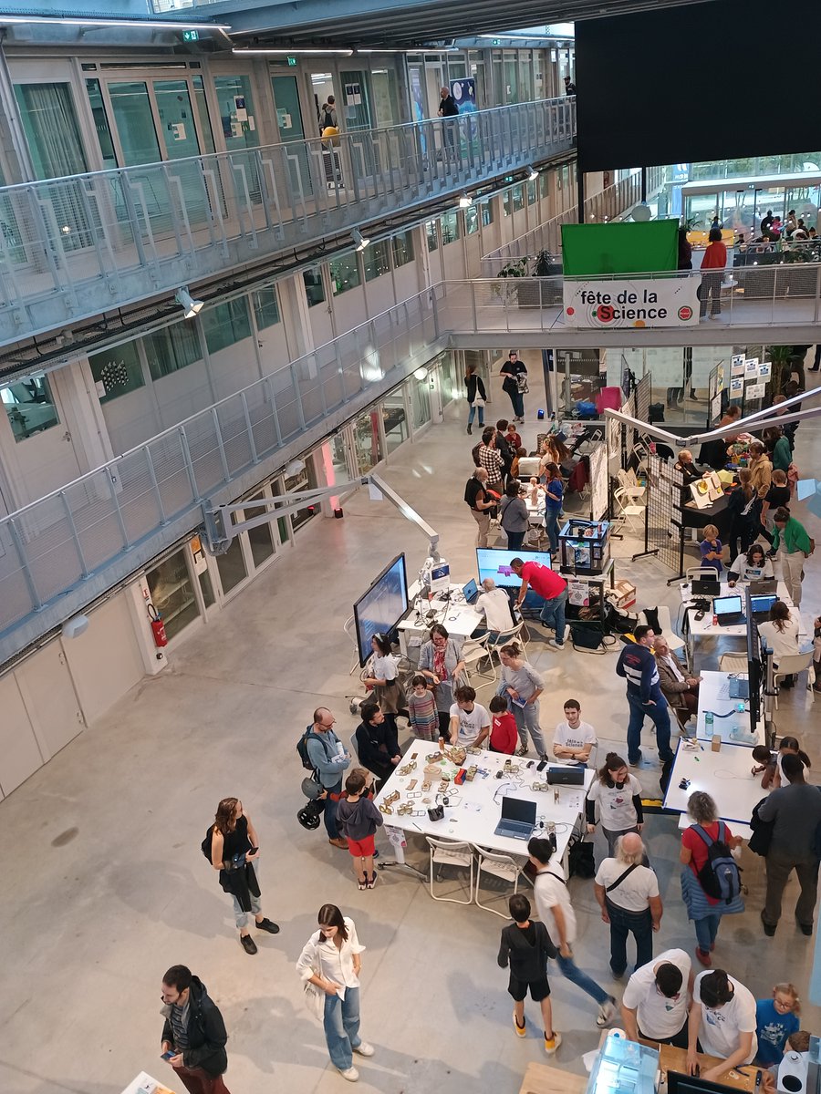 #FêtedelaScience Nantes. We met people of all ages and backgrounds and spoke about artificial  intelligence, discourse, and legal language. With Léo Lisana and <a href="/BelfathiAnas/">Anas Belfathi</a> <a href="/LavissiereC/">MC_Lavissiere</a> @CRINI_Nantes   <a href="/NantesUniv/">Nantes Université</a> <a href="/taln_ls2n/">TALN</a> <a href="/nicolarnandz/">Nicolas Hernandez</a>. <a href="/LMC44840/">LauraMC</a> <a href="/r_dufour/">Richard Dufour</a> @CarmenneK