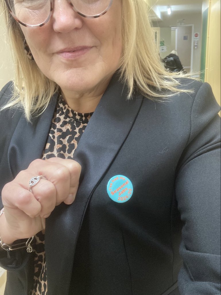 PennyCalvertUK's tweet photo. Flu and covid jabs done. I’m a needle - phobe and the @salisburynhs team at #OHFC made that stress free 🙌🙌❤️🤣🪩 https://t.co/rXESbv2PSA