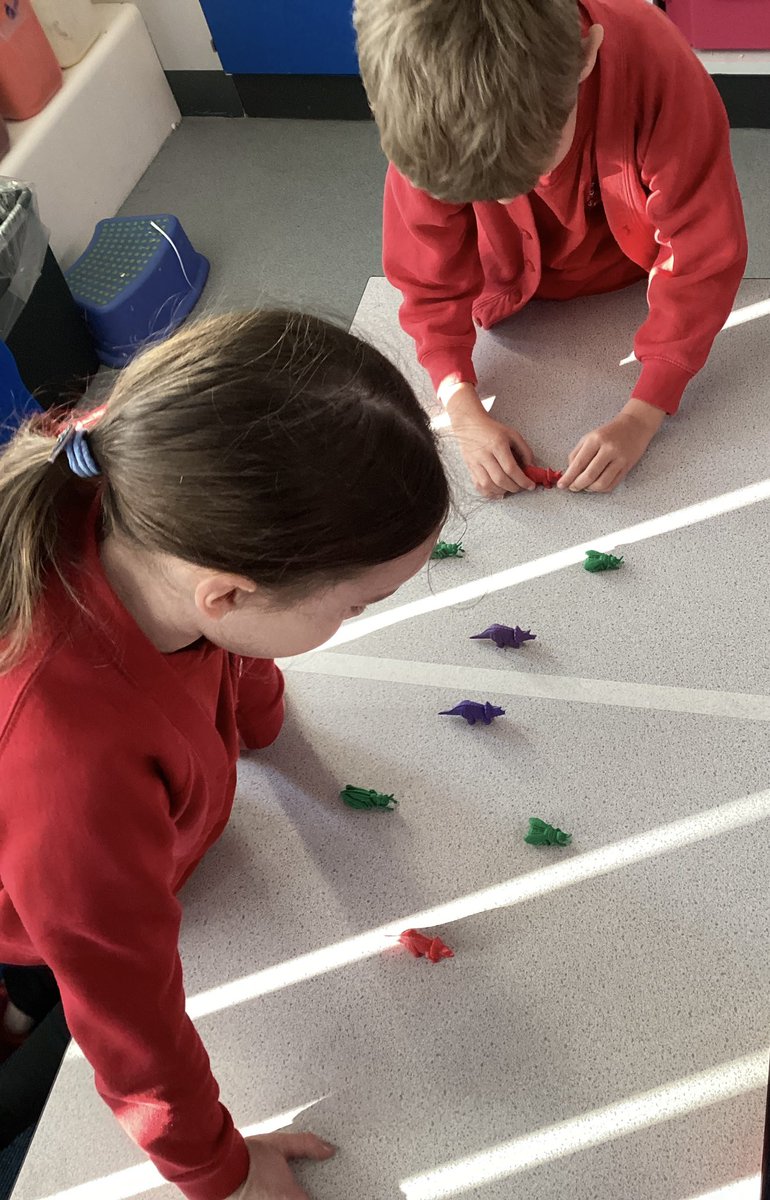 ArchibaldFirst's tweet photo. Year 2 have had a practical Maths lesson today, learning about lines of symmetry. #AFSMaths https://t.co/mYCuX4GydL