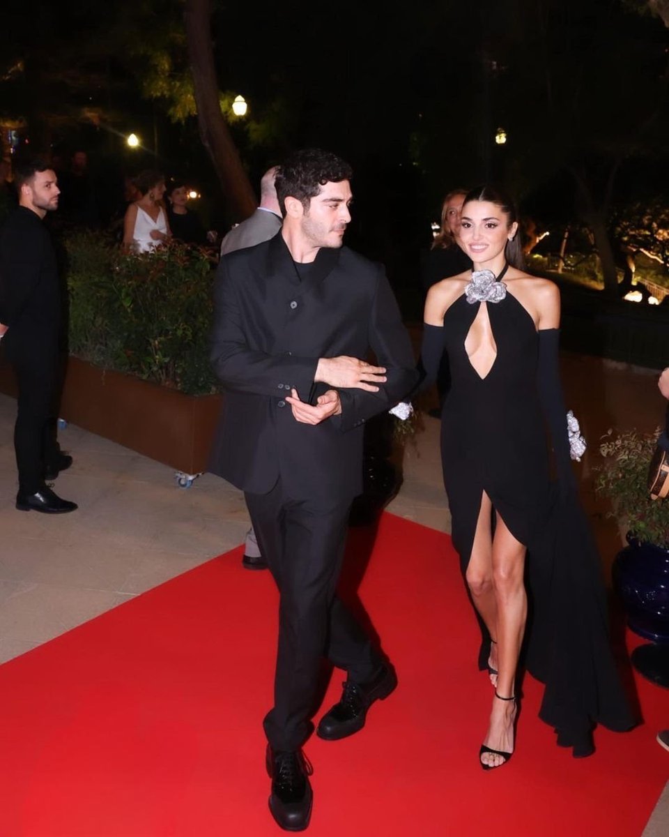 paraadonic's tweet photo. the ship                                     the friendship
#HandeErçel #BurakDeniz https://t.co/wTgeGKOeHs