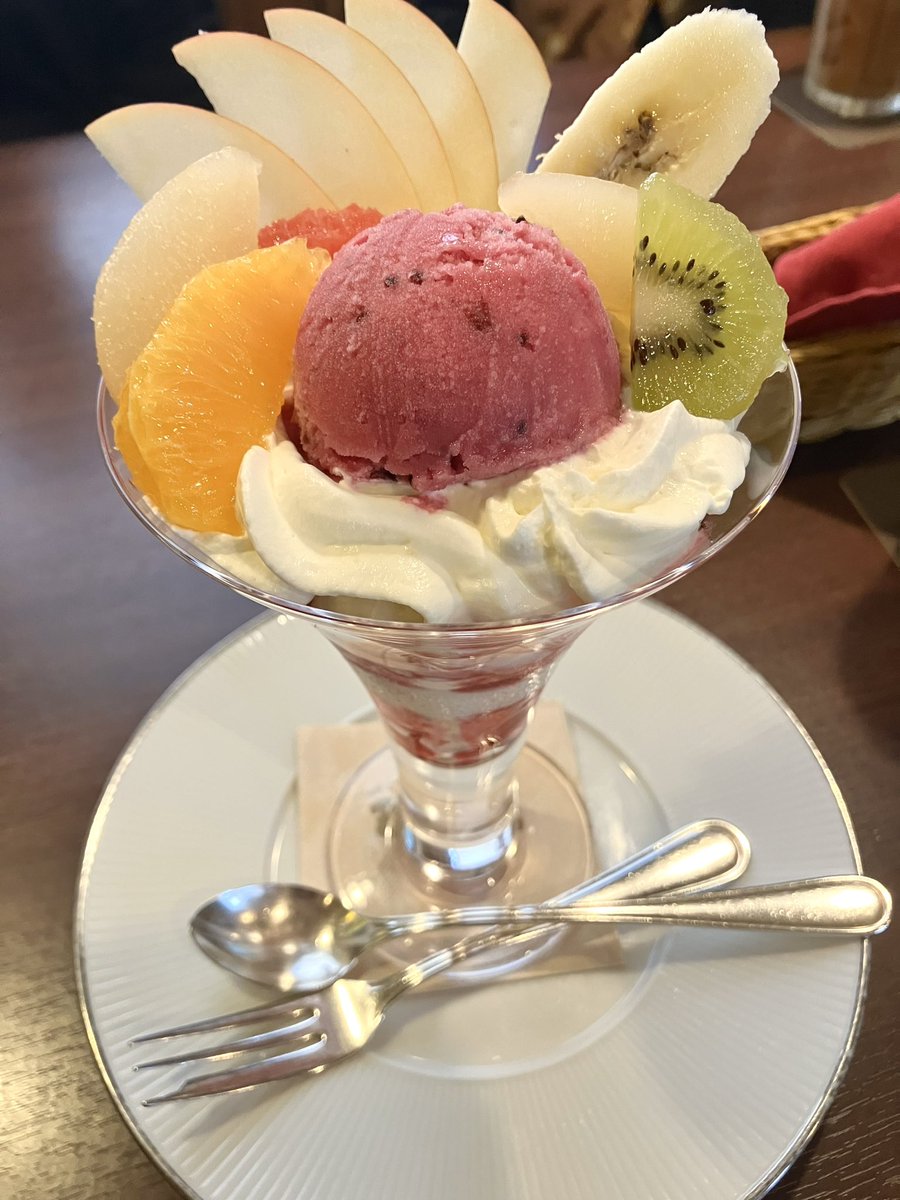kryss_tw's tweet photo. 久しぶりに山口市の珈琲舎 珈紋さんへ行ってきました！
喫茶店のナポリタンとフルーツバニラワッフルをいただきました🥰
今度はモーニングを食べに伺いたいです♩
#珈琲舎珈紋 #珈紋
#山口市 #山口市ランチ #山口市モーニング
#山口市カフェ #山口市喫茶店 https://t.co/sMRCX43rzG