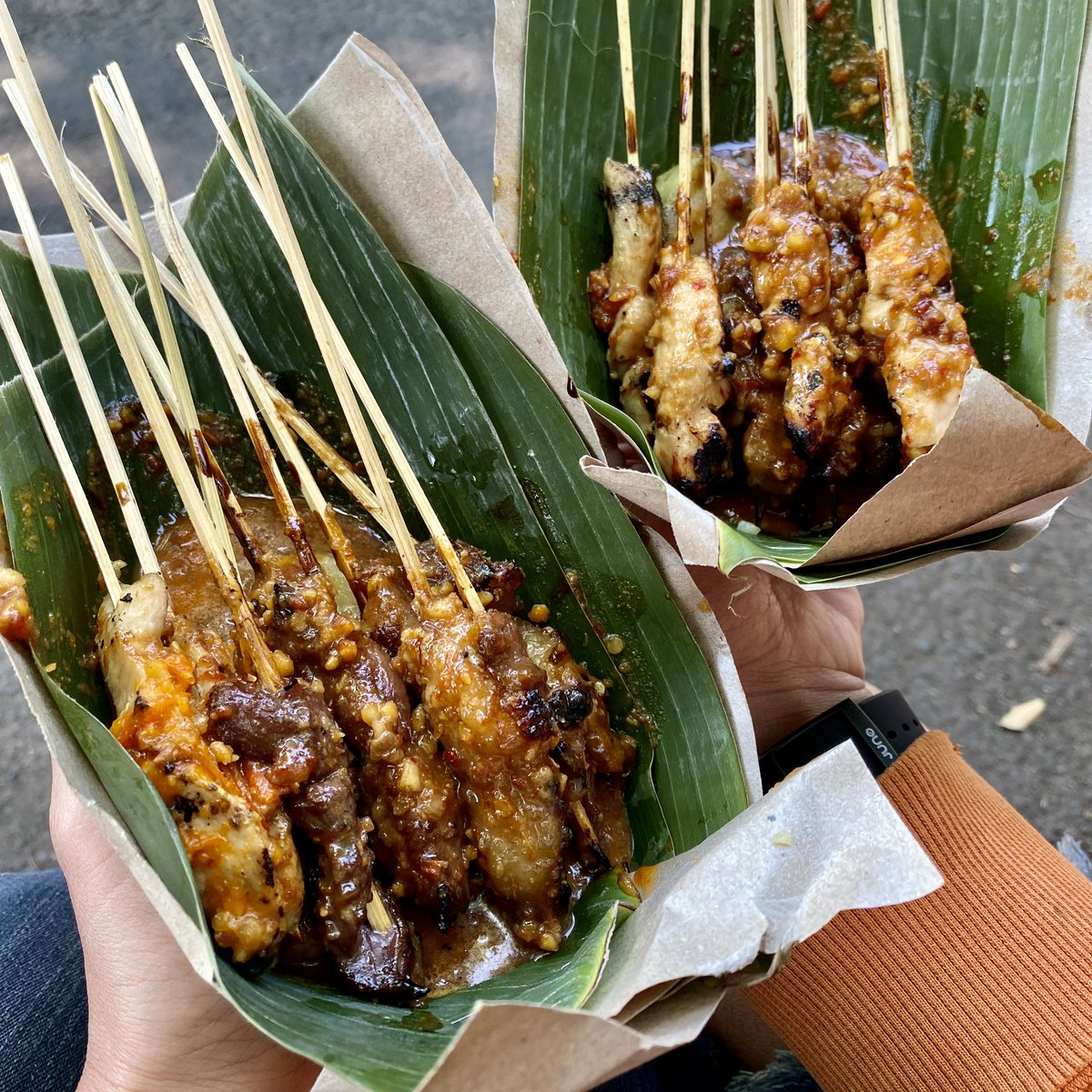bittercaffeines's tweet image. Makanan viral Bandung. Beneran worth the hype gak sih?

[A Thread.]