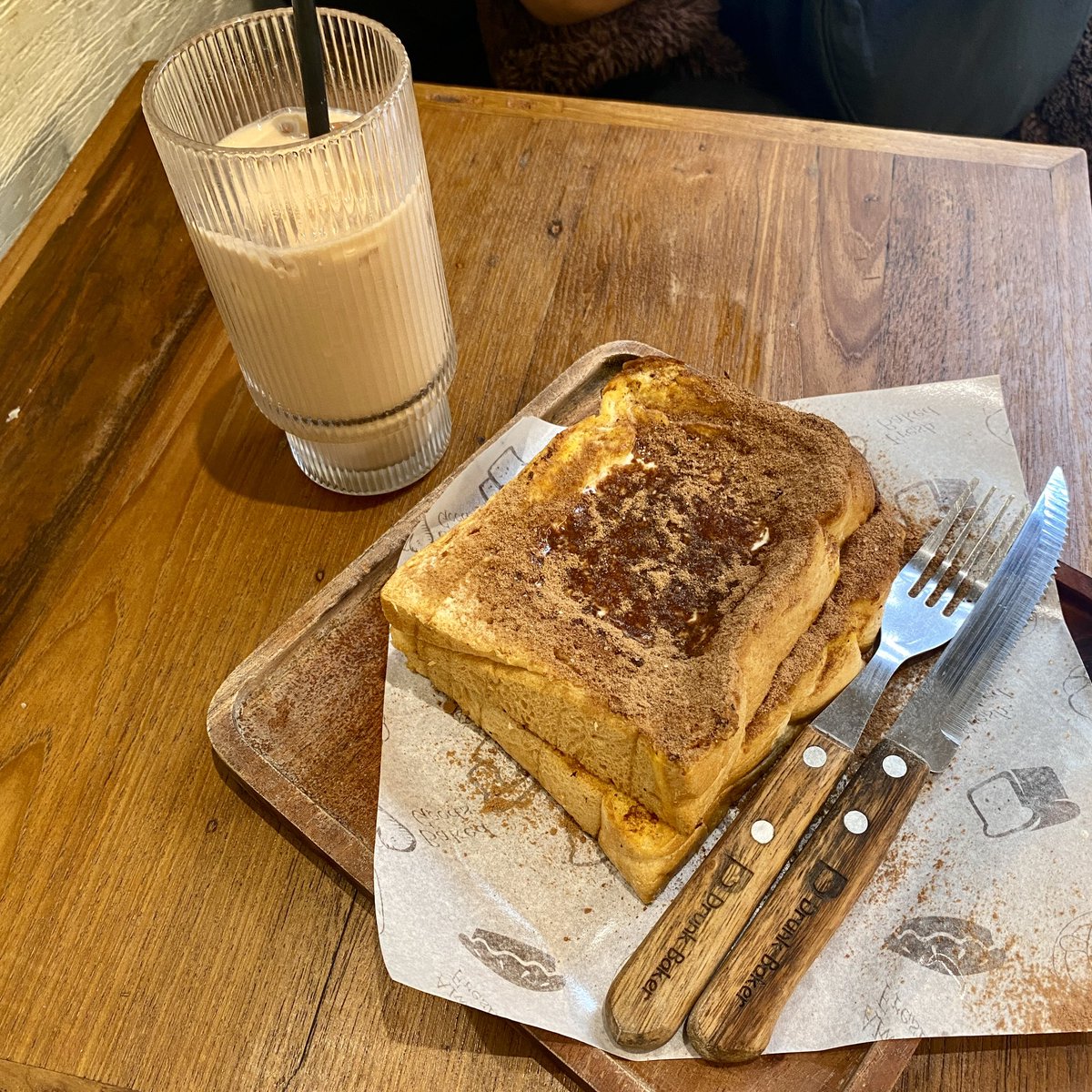 bittercaffeines's tweet image. Makanan viral Bandung. Beneran worth the hype gak sih?

[A Thread.]