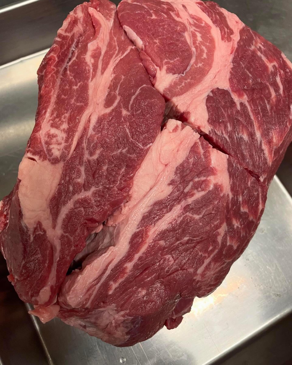 みなさん！

号外的な🙋🏻‍♀️

何とまちに待った、アンガス牛のステーキ部位を入手しました。

ザブトンの部位ですが、今の物価高の時期に特化で、3000円で赤ワインソースをつけて、鎌倉温野菜もしっかりつけてご提供致します。

30人前限定で販売いたしますので、お早めに！

#アンガス牛 
#ステーキ