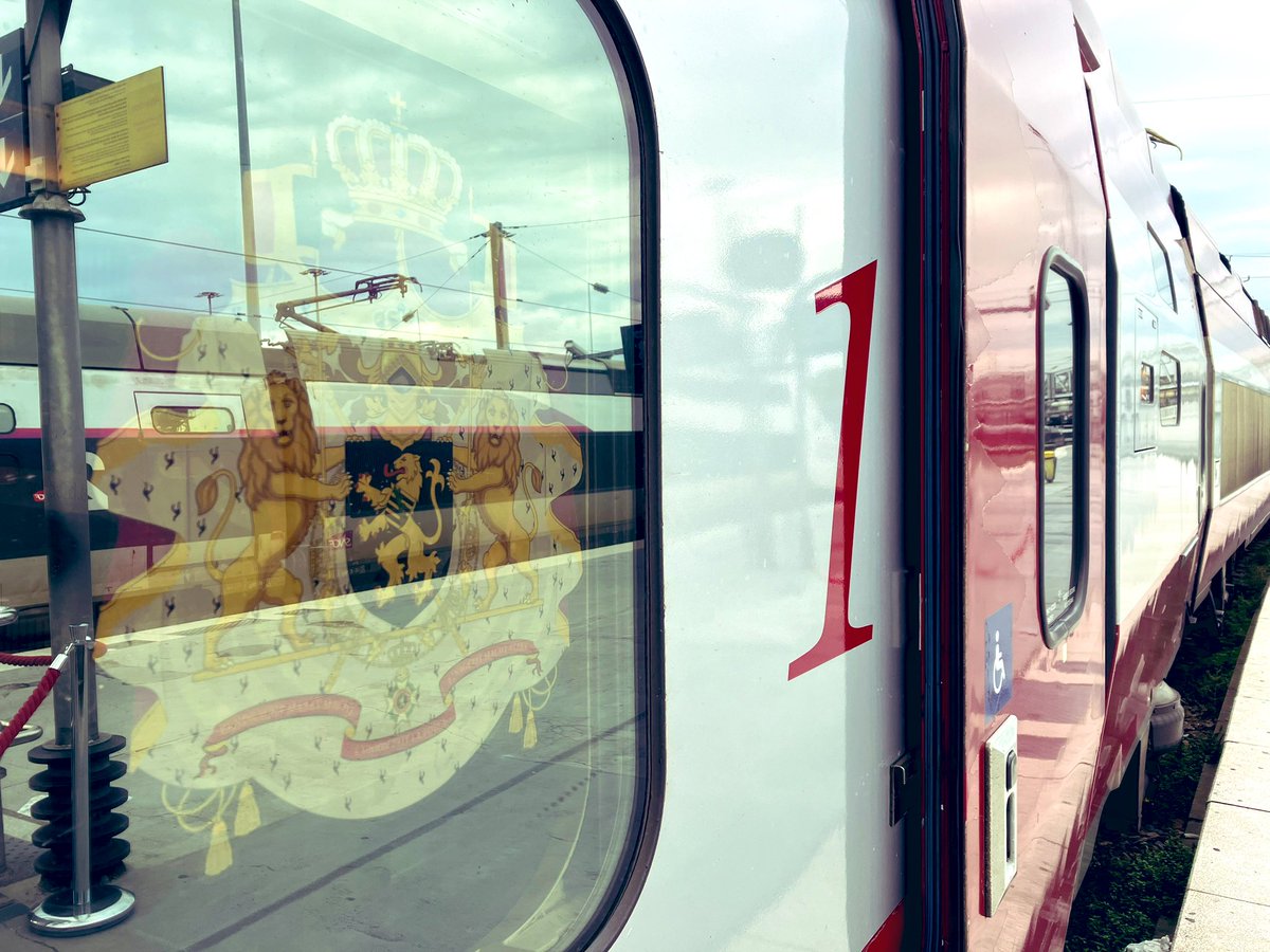🇧🇪👑Honoured TheirMajesties, the King and Queen of the Belgians chose <a href="/Eurostar/">Eurostar</a> for the start of their first state visit to 🇫🇷 ! <a href="/MonarchieBe/">Belgian Royal Palace</a>