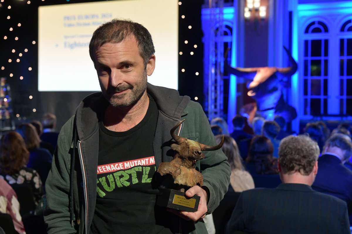 Joie et bonheur : « La Chute de Lapinville » est récompensée au <a href="/PRIXEUROPA/">PRIX EUROPA</a> comme meilleure série audio fiction de l'année🔥🐰🎉
Un immense bravo aux auteuri-ce-s, acteur-ice-s ainsi qu'à toute l'équipe de la série !
so.arte/LaChuteDeLapin…