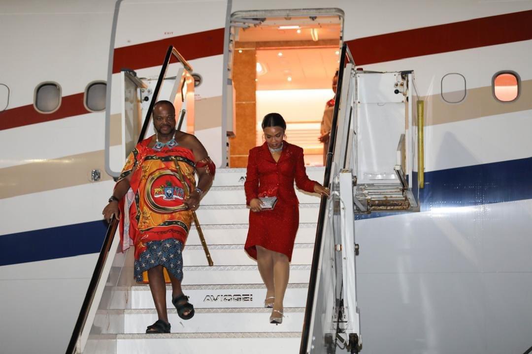 King Mswati’s Italy trip with new wife Jacob Zuma’s daughter to cost taxpayers over R200million amid shortage of drugs in public hospitals, Zulus among delegation.swazilandnews.co.za/fundza.php?ngu…