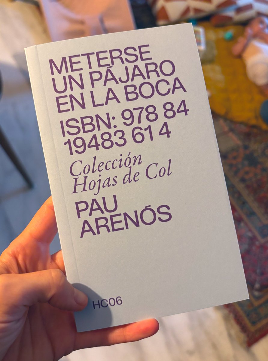 Y la colección Hojas de Col sigue creciendo y con el otoño brota “Meterse un pájaro en la boca” de <a href="/PauArenos/">Pau Arenós</a>. Trata sobre lo insólito en la gastronomía y saldrá a la venta el 16 de octubre 🌱🐦
