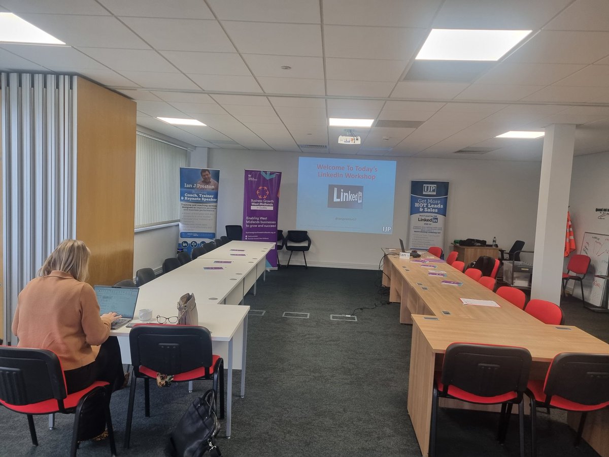 Ready to Rock and Roll at today's LinkedIn Workshop in conjunction with Business Growth West Midlands <a href="/BizGrowthWM/">Business Growth West Midlands</a>, organised by the fab Catherine Bray . (working studiously in the foreground.