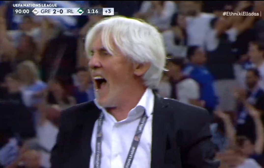oMyrodias's tweet photo. Βλέποντας τον χθεσινό αγώνα, είδε η γυναίκα το παρακάτω στιγμιότυπο και λέει: «Τι κάνει αυτός ο προπονητής εκεί, σε εσάς δεν ήταν;». Δεν μίλησα. #paofc  #ivanarmy #GREIRL https://t.co/3qFKN5qARf