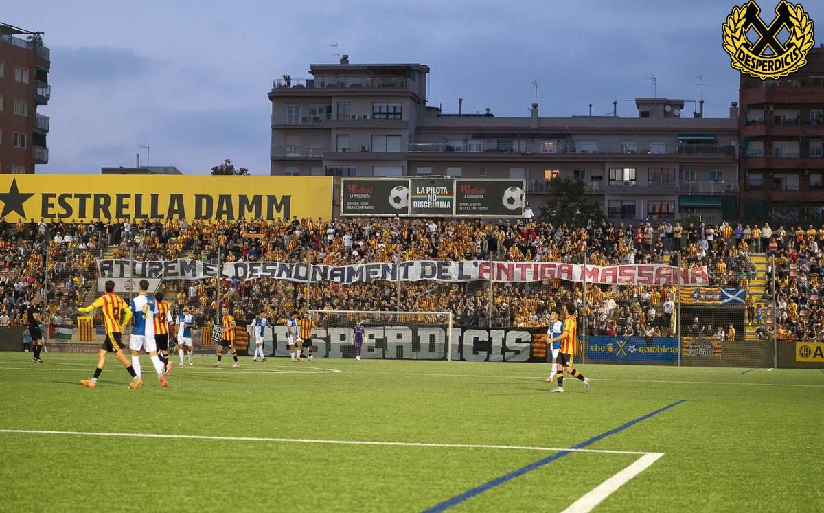 Desperdicis's tweet photo. L'Ajuntament de Barcelona vol desnonar l'@antigamassana.
Ens sumem a la manifestació del divendres 18 a les 17.30h a Plaça Gardunya.

𝗗𝗲𝗳𝗲𝗻𝘀𝗲𝗺 𝗲𝗹𝘀 𝗲𝘀𝗽𝗮𝗶𝘀 𝗱𝗲 𝗹𝗮 𝗰𝗹𝗮𝘀𝘀𝗲 𝘁𝗿𝗲𝗯𝗮𝗹𝗹𝗮𝗱𝗼𝗿𝗮! https://t.co/3VjlBPLxxj