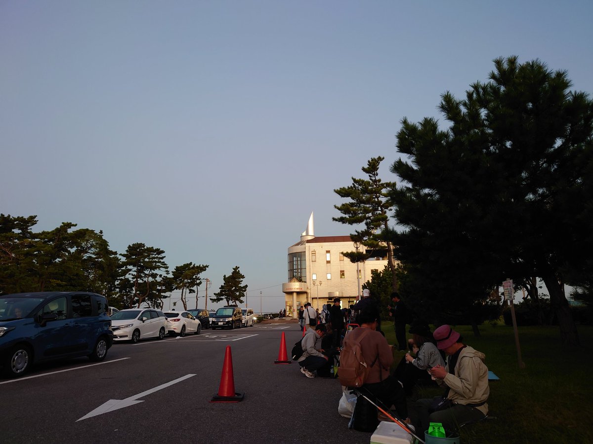 Nemo18381004's tweet photo. 今日は長男長女と釣りに🎣
朝６時から約３時間で30匹以上の大漁でした✨ https://t.co/iocwu6KGyd