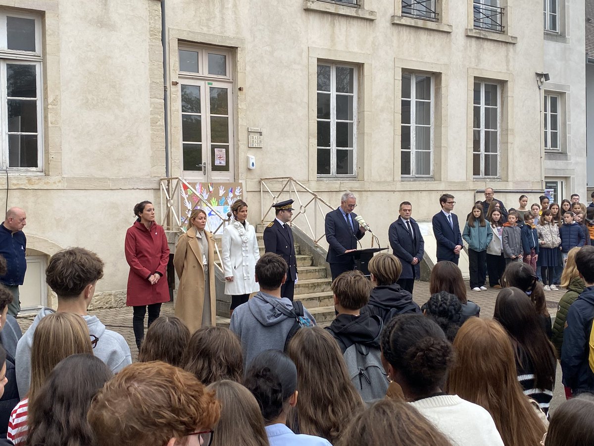 ⚫️ Hommage à Samuel Paty et Dominique Bernard tués parce qu’ils enseignaient. Perpétuité leur mémoire, c’est affirmer avec force les valeurs de la Républiques, la Liberté, l’Égalité, la Fraternité et la Laïcité.