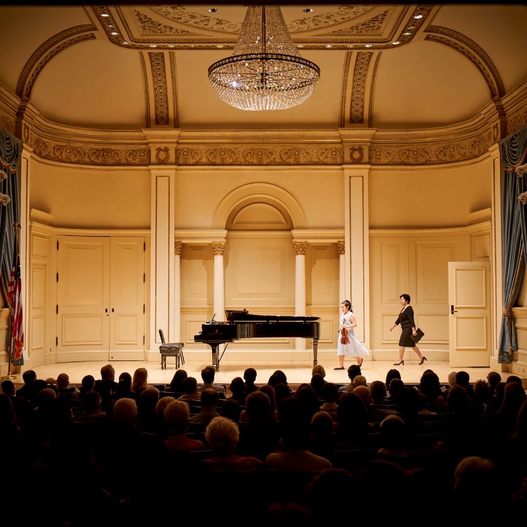 MenuhinSchool's tweet photo. Congratulations to our pupil, Margaret, for her stunning performance at Carnegie Hall in September, where she played ‘Violin Concerto No.9 1st movement’ by Charles de Beriot &amp; ‘Spanish Dance’ by Manuel de Falla.

We are all so proud of you, Margaret!

#CarnegieHall #YMS https://t.co/HMTB6C9Glq