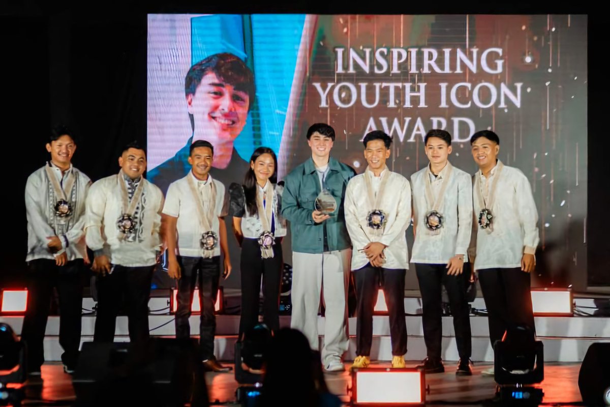 ᴘᴀʀᴏᴋʏᴀ ɴɪ ᴇᴅᴡᴀʀᴅ ヅ tweet media