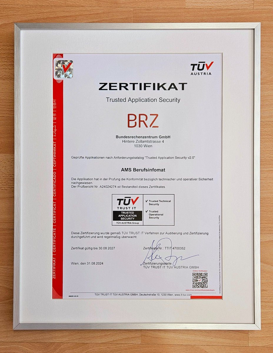JohannesKopf's tweet photo. Hängt seit heute in unserer IT Abteilung. #berufsinformat #trusted #security #TÜVAUSTRIA 😊 https://t.co/SOlv7Afvoa