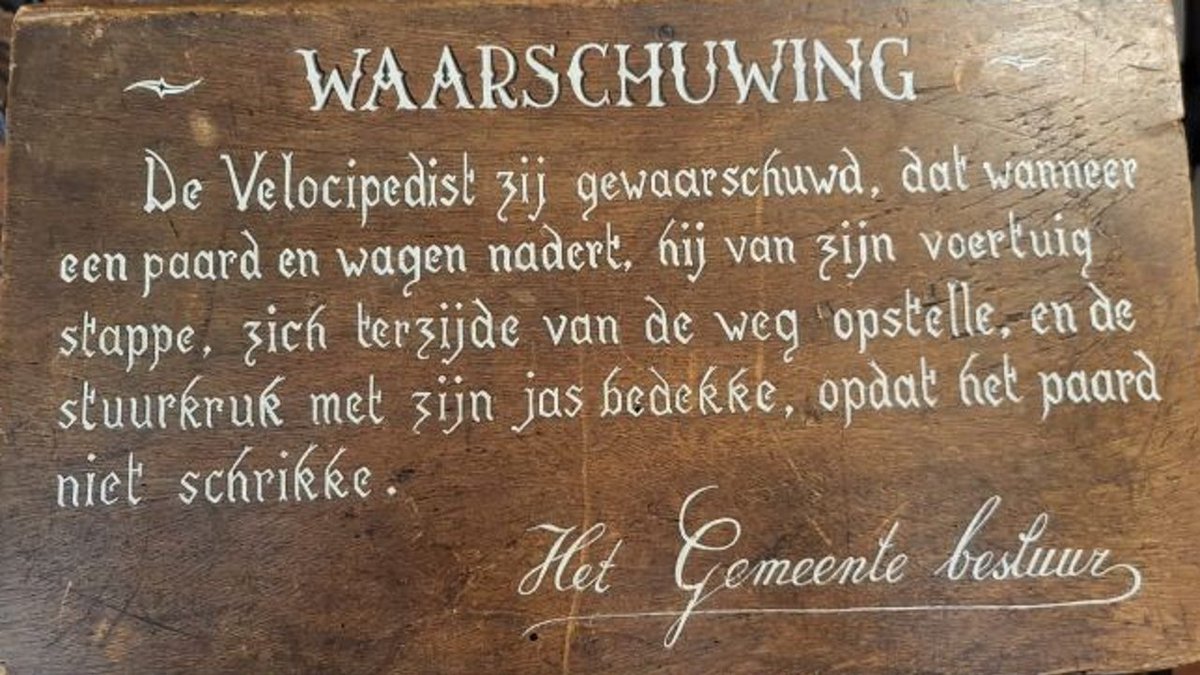 De fiets (met trappers) is uitgevonden rond 1863. Het woord 'fiets' bestond toen nog niet; dat kwam pas op rond 1885. Men sprak tot dan veelal van 'vélocipède' en de fietser was een velocipedist, die echter nog niet op heel veel sympathie kon rekenen.