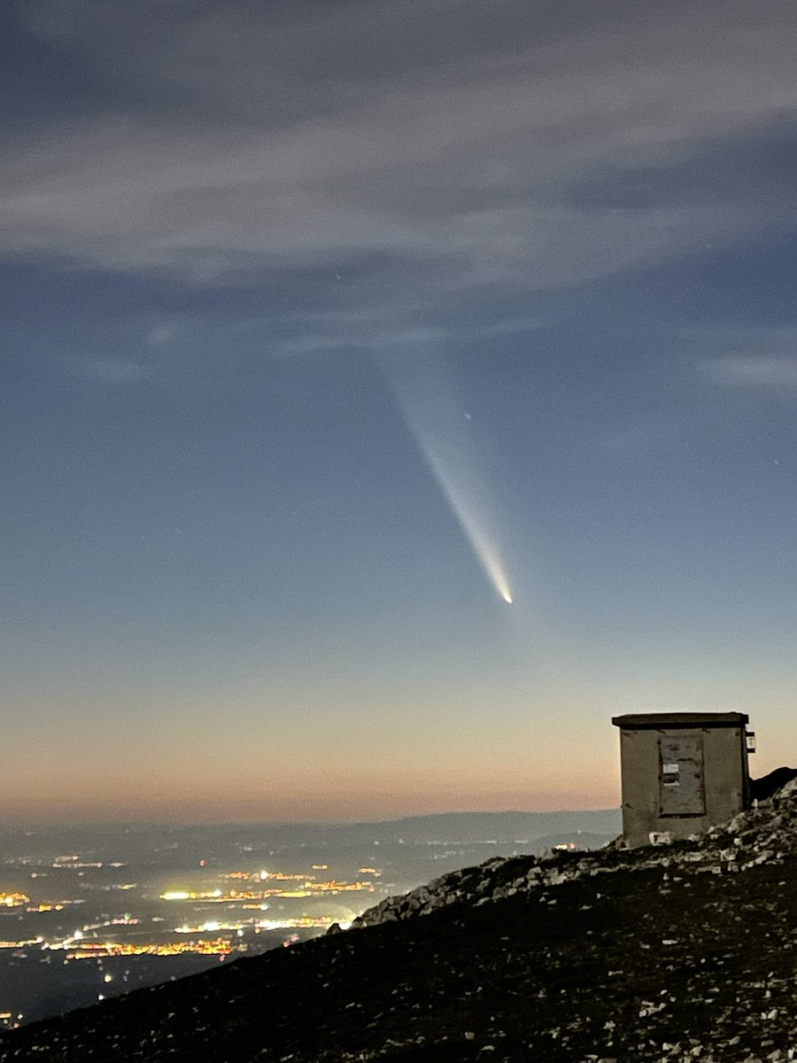 farestmind's tweet photo. Passage de la comète C/2023 A3 (Tsuchinshan-ATLAS) #tsuchinshanatlas #tsuchinshan #comet https://t.co/WcyoHZWMCO
