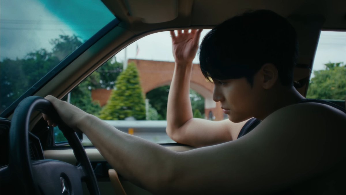 아니 뮤비 시작하자마자 
팔뚝이왜이래