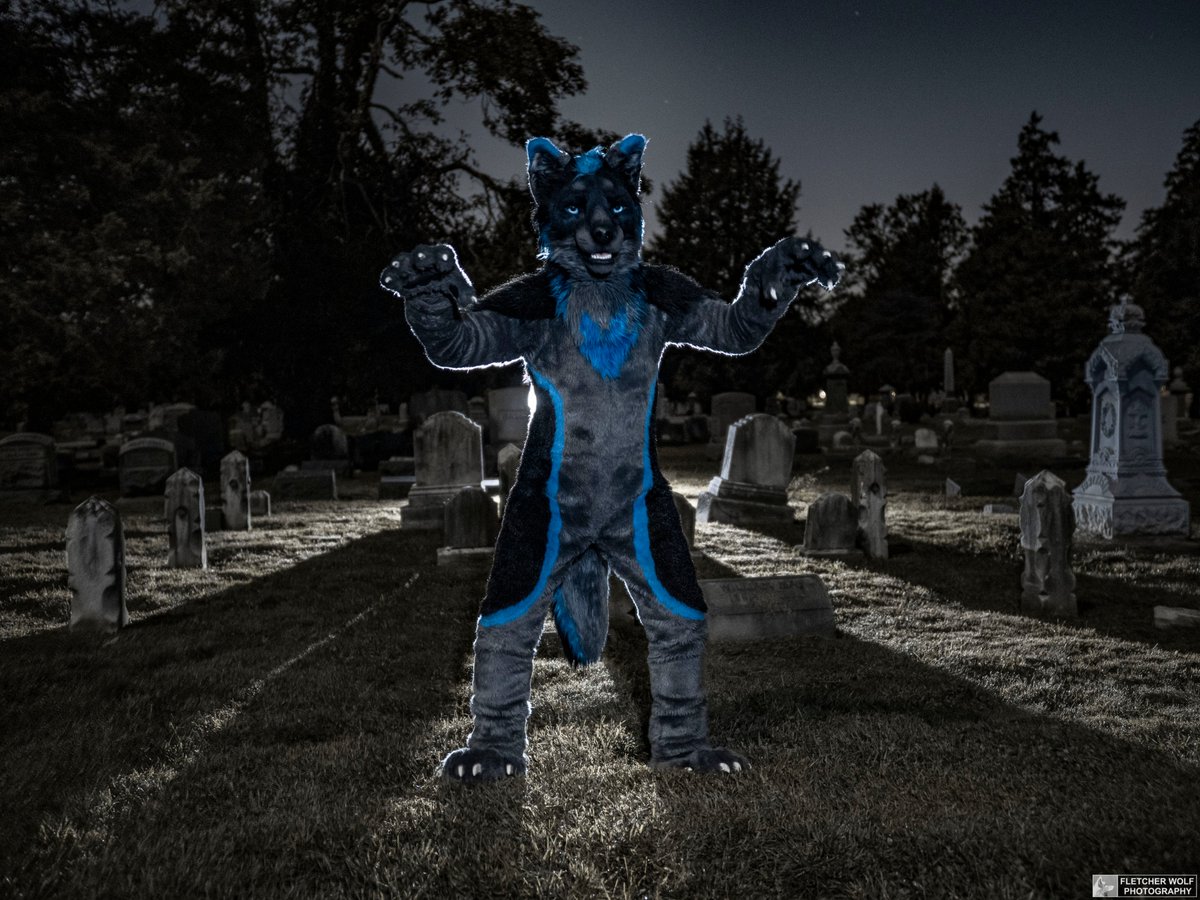 Are you afraid of what lurks in the dark?

🐺: <a href="/LucaWuff/">Luca</a>