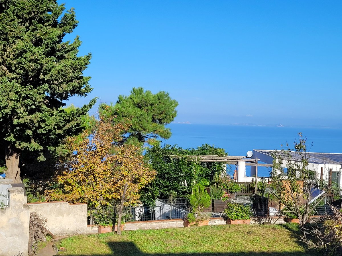 Today we are in Anacapri for the Summer School on data and methods to study Violence against Children organised within the DORA project. ares20.it/dora/