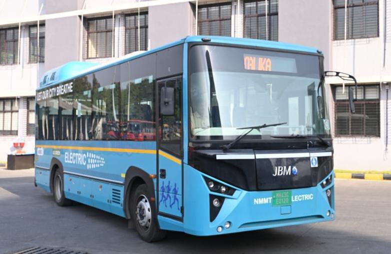 airnews_mumbai's tweet image. नवी मुंबई महानगरपालिका परिवहन उपक्रमाच्या बसमध्ये आजपासून महिलांना ५० टक्के सवलत मिळाली. 

♦️ दररोज प्रवास करणाऱ्या ८० हजार महिलांना याचा लाभ मिळणार असल्याचं महानगरपालिका प्रशासनानं सांगितलं.

#NMMT @NMMConline