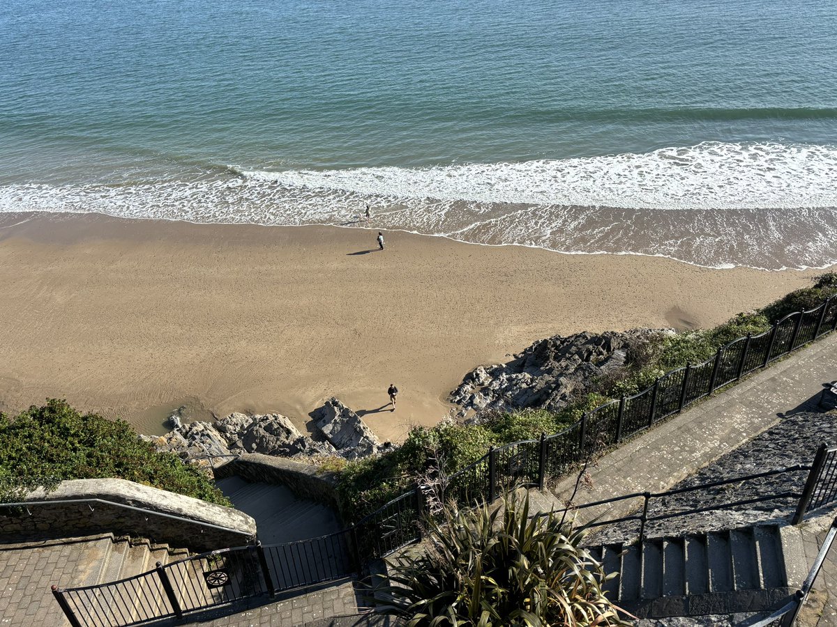MairMeleri's tweet photo. Tenby🩷🩷 Haven’t been in years🤩🤩

#Tenby #seaside #icecream https://t.co/8W1lOPFlZx