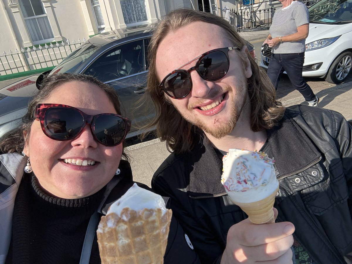 MairMeleri's tweet photo. Tenby🩷🩷 Haven’t been in years🤩🤩

#Tenby #seaside #icecream https://t.co/8W1lOPFlZx