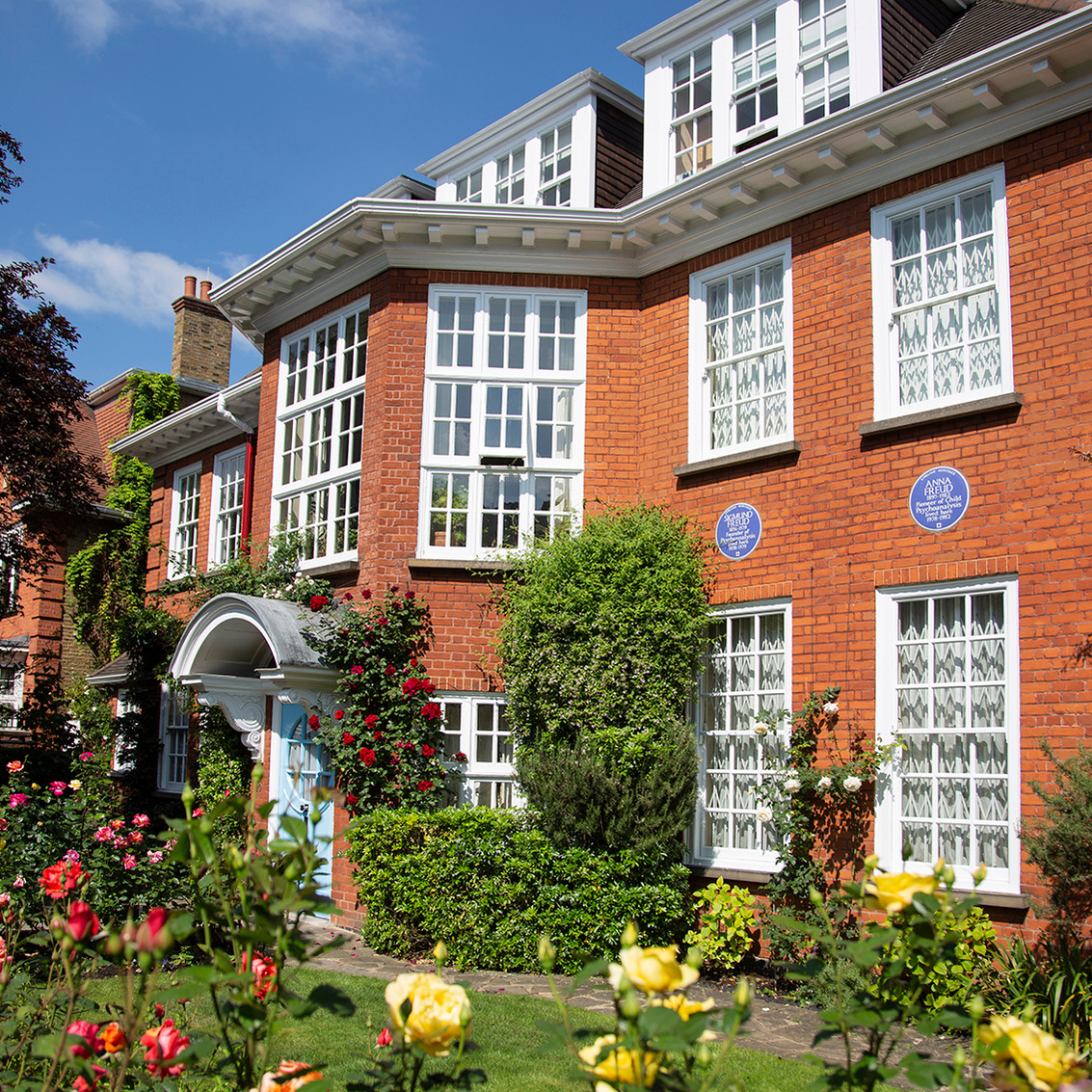 Join us for an exclusive private tour of Women &amp; Freud, a new exhibition at <a href="/FreudMusLondon/">Freud Museum London</a> showcasing the enormous impact that women had on the life and work of Sigmund Freud.

📅 17 Nov 🕐11am 🎟️£18.50
➡️jewishrenaissance.org.uk/events/women-f…

w <a href="/LyonsLearning/">LyonsLearningProject</a>