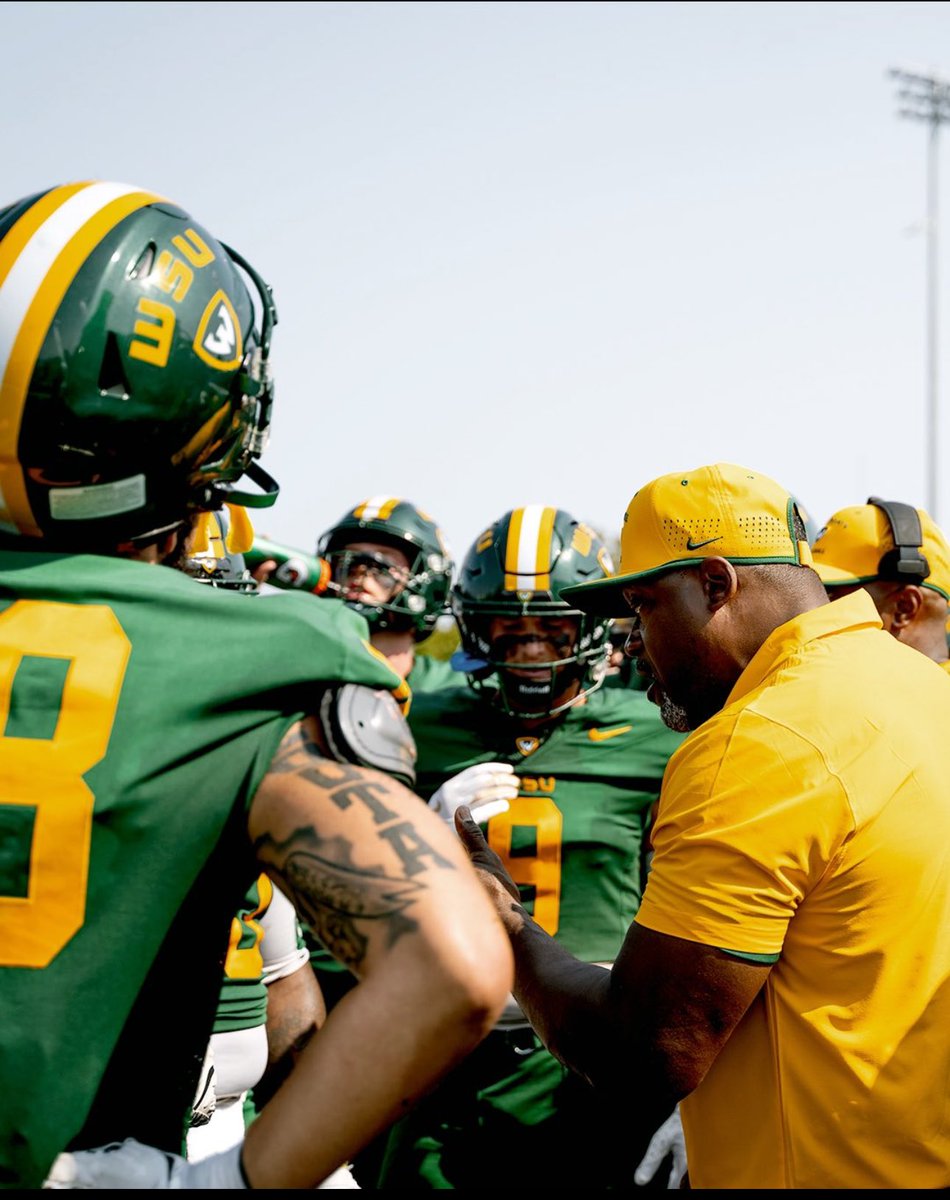 malikgamous11's tweet photo. Blessed to receive an offer from Wayne State University💚 @hall_american @CoachWheat6 @waynestwarriors #Warriorfb @Coach_JL51 https://t.co/2tZgrRlzza