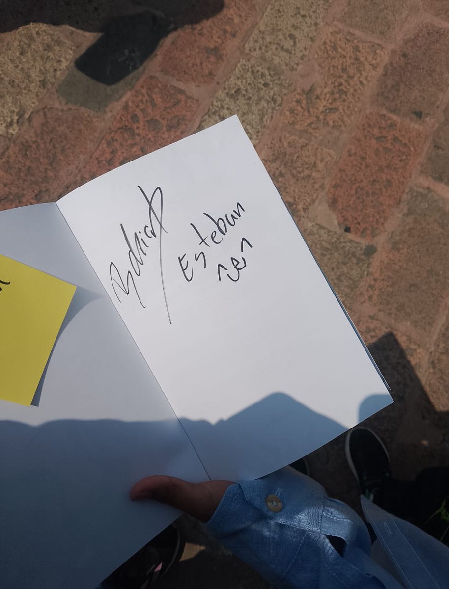 GuardiaDe7264's tweet photo. @BobicraftMC  ayer fui a tu firma de libros y aquí están las evidencias el de Axel es de mi hermano https://t.co/rMAOhtZGcT