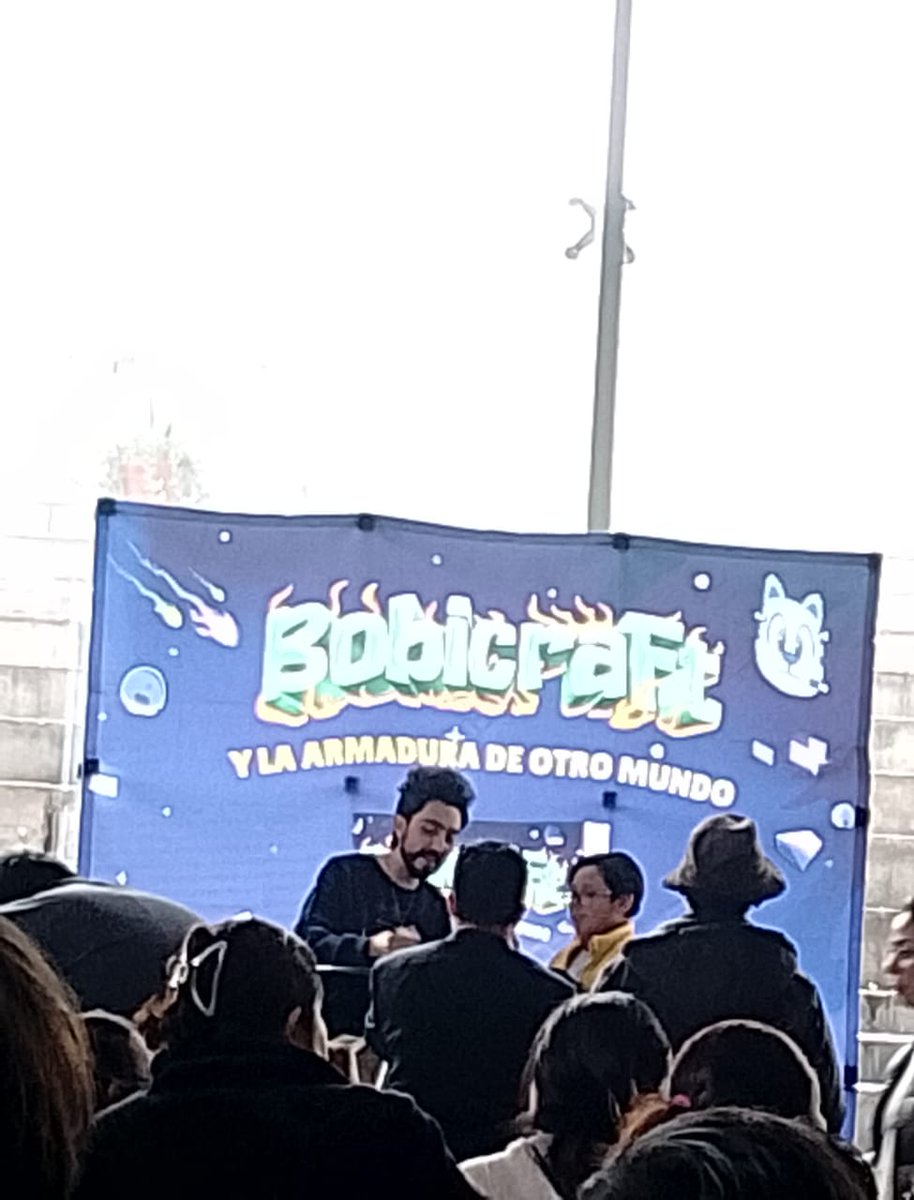 GuardiaDe7264's tweet photo. @BobicraftMC  ayer fui a tu firma de libros y aquí están las evidencias el de Axel es de mi hermano https://t.co/rMAOhtZGcT