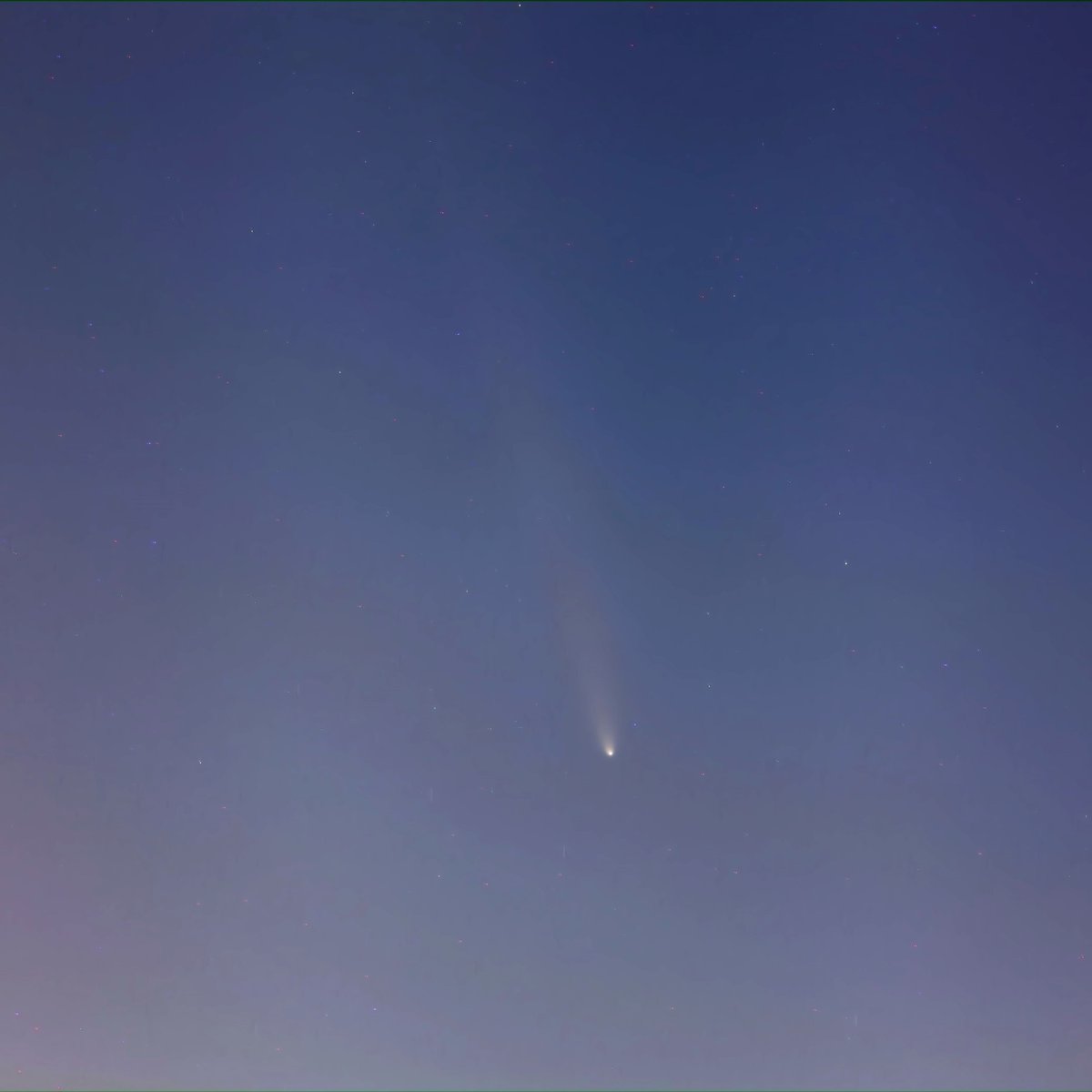 teruji_yokohama's tweet image. C/2023A3、#TsuchinshanATLAS 彗星。2024/10/14 17:57～18:01 横浜 EOS5D MarkII+70-200mm4L、ISO-400 8秒 200mm RAW11枚スタック #BenroPolaris 追尾。前日より少し暗め 薄い霞の影響かも？ #C2023A3 #紫金山・ATLAS彗星 横浜