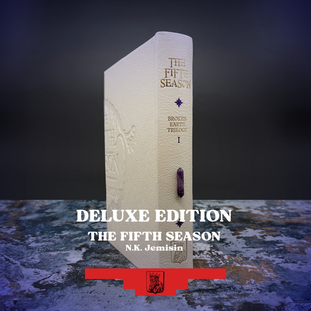 CuriousKing_'s tweet image. We continue our throwback Monday with a look at the #DeluxeEdition of #TheFifthSeason by #NKJemisin 

Limited to 200 copies, the Deluxe Edition is hand-bound in full cream goatskin with large blind-stamped title design on front and back covers. The rounded spine has had two…