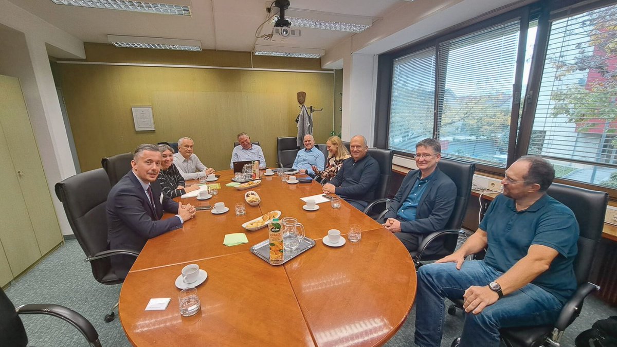 DHMZ_HR's tweet image. 🤝 Zajednički izazovi zahtijevaju zajednička rješenja – kroz suradnju i razmjenu znanja i podataka. 🌍🔗

S kolegama iz @meteoSI razgovarali smo danas o budućim projektima koji će unaprijediti naš rad prema sigurnijoj i otpornijoj budućnosti! 🌱💡

#DHMZ #ARSO