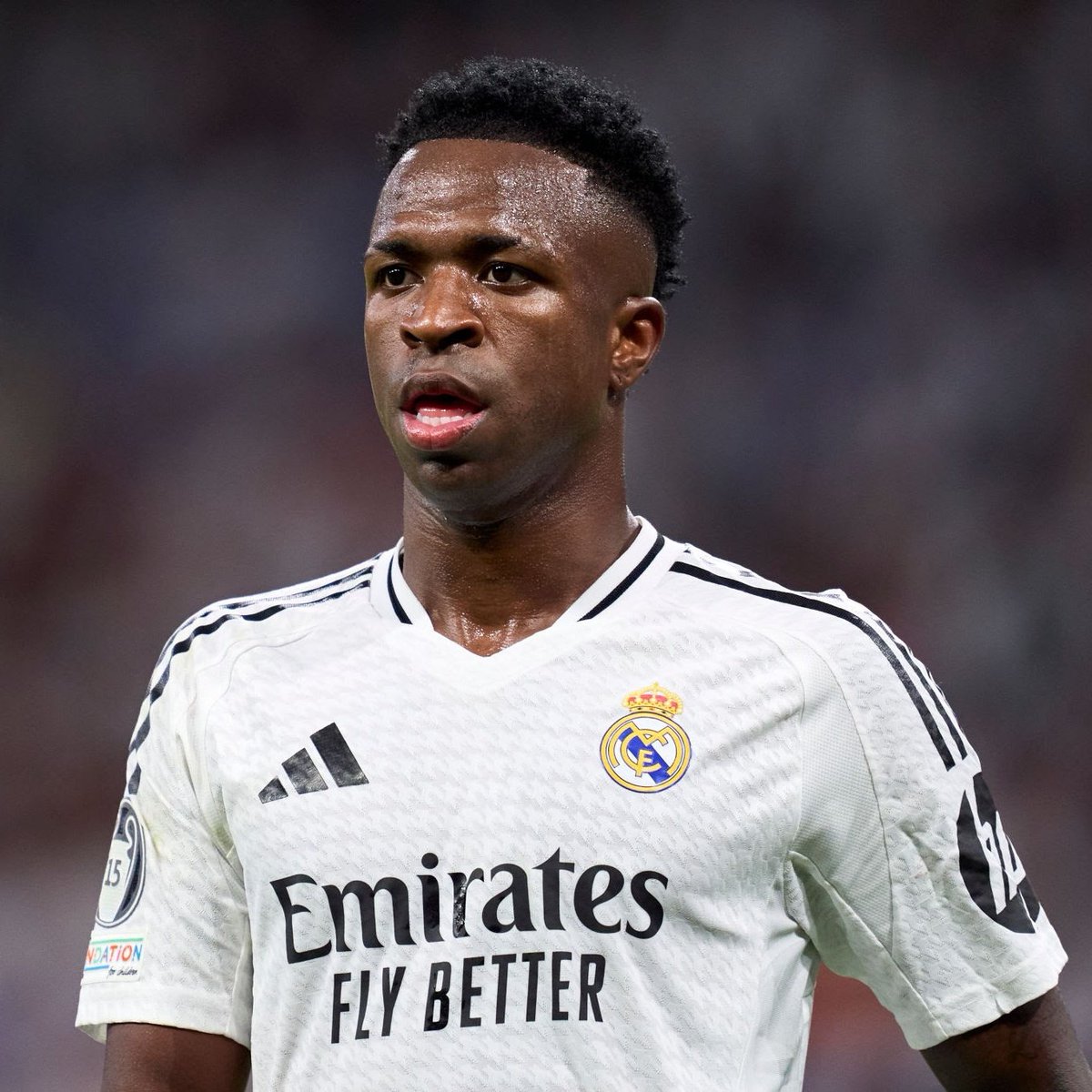 EXPONIENDO A KOKO DC

Koko criticó a Vinicius Jr, pero luego recibió insultos racistas, quedando retratado por su propia actitud.

[ 🧵 Abro hilo]