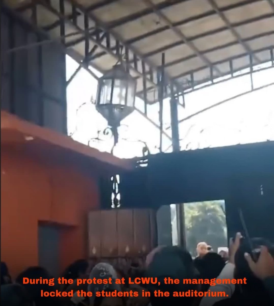 meshytweets's tweet photo. This is what happened when students tried to protest against harassment that happened in #lcwu SUCH A SHAME. This all girls institute is trying to suppress the girls and restrain them from raising voice against university management who tried to harass multiple students #PGC https://t.co/gS4FG02jGz