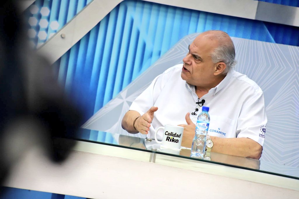 CONAMYPESV's tweet image. &quot;Gracias al Presidente @nayibbukele, lleva 4 años que ha estado financiando los dos fideicomisos: @fecamypesv y #PROGAMYPE, para las #MYPE excluidas de la banca privada&quot;, comentó @PaulDSteiner