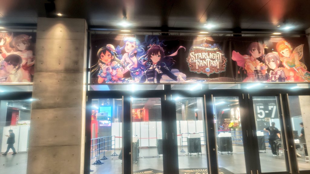 armadillo_007's tweet photo. そうかデレマスライブ初現地から1ヶ月たったのか…
初現地は周年ライブが良いなとは思ってたが
翌日シフト入ってても強行してまで行って正解だった
（記憶ほとんどないけども）
#cgSF https://t.co/QUS0ZkUlZJ