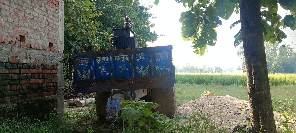 AshokJaisw53957's tweet photo. ग्राम पंचायत राजाबारी, विद्युत उपकेंद्र-पीपीगंज,जनपद- गोरखपुर मुख्यमंत्री के शहर में पिछले 3 महीने से ट्रांसफार्मर को ट्राली पर रखकर चलाया जा रहा है। अधिकारी बेपरवाह है उनको के खेत की कोई चिंता नहीं है, किसान बेहाल है, बिजली विभाग मस्त है। https://t.co/CGqiFmR09L