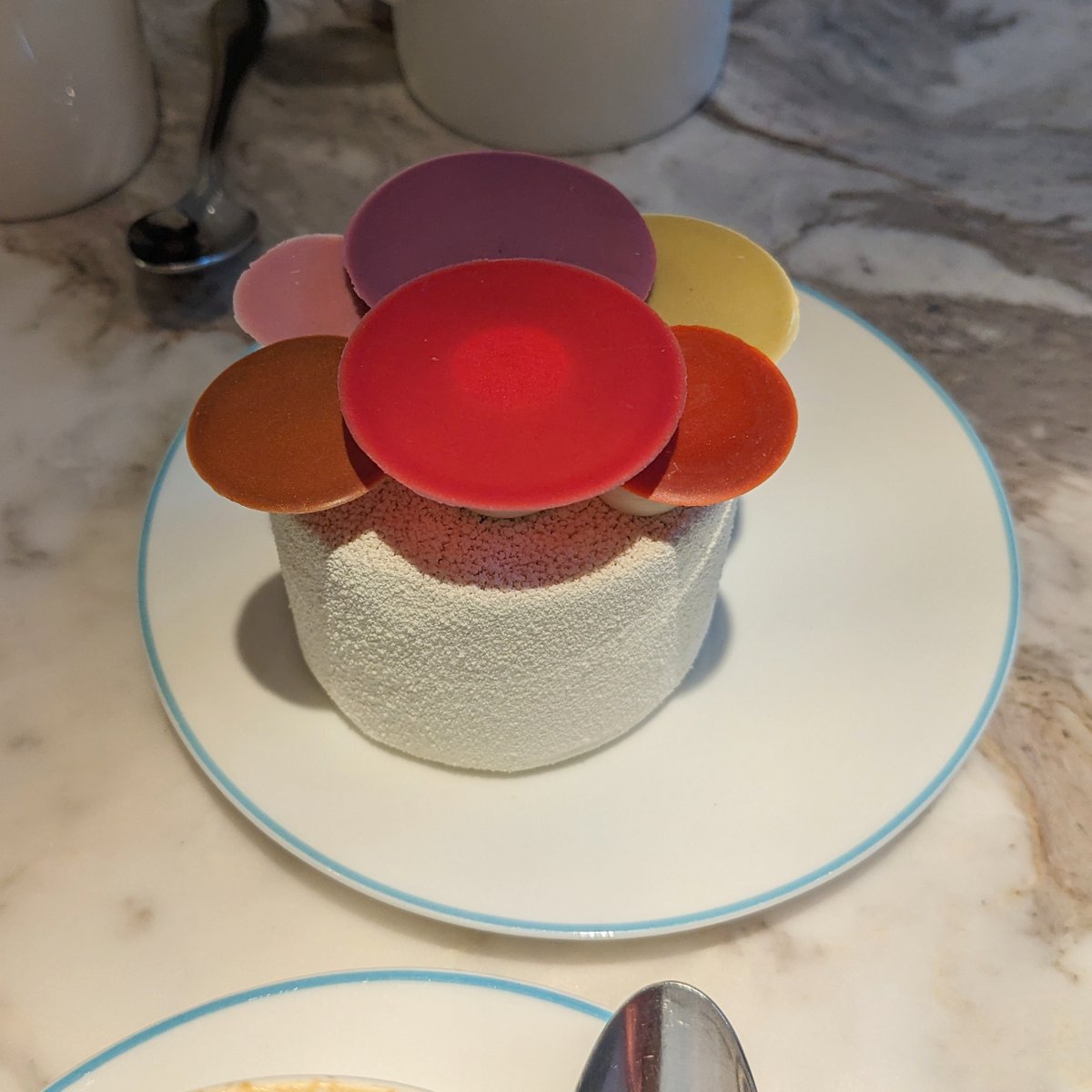 Artist <a href="/LizWestStudio/">Liz West</a> has collaborated with chef Nicolas Rouzaud to create this beautiful and delicious cake. It’s available from the Connaught Patisserie until 27th October #LondonArtCritic <a href="/MTArtAgency/">MTArt Agency</a>