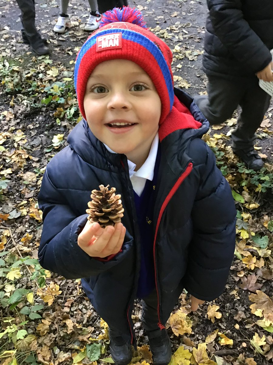 Canon_Reception's tweet photo. Reception have enjoyed exploring the grounds around school to look for signs of Autumn πππ° @Cornerstonesedu #ExploringAutumn #EYFS @CanonSharples @LT_Trust https://t.co/tex6QU9kXV