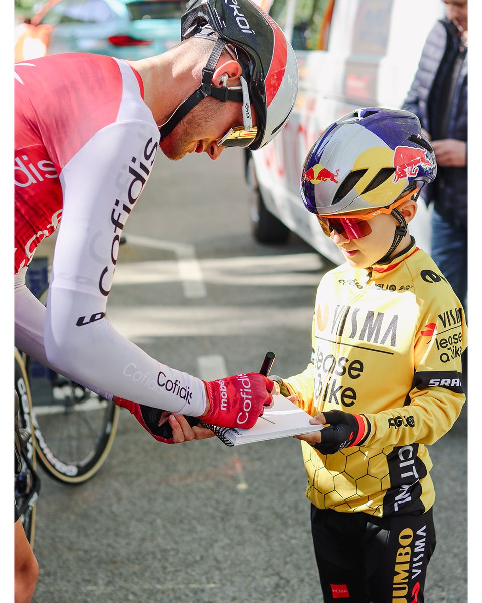 🔚 Fin de saison avec la Team Cofidis  🚴‍♂️🚴‍♀️

Ce début du mois d'octobre a sonné la fin de notre saison de #CommunityManagement et #ContentCreator pour la Team Cofidis ! 

Les regards déjà tournés vers 2025 👀

AM | #CAMEMBR 🐄