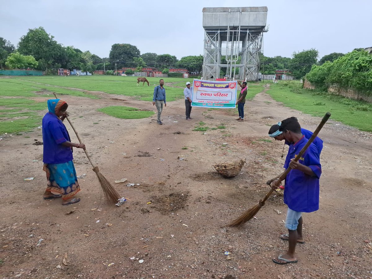 jmpworkshop's tweet photo. Under ,"Swachhata Pakhwada 2024" Intensive Cleaning of  different Railway Colonies Of Jamalpur Workshop.
#IndianRailway
#SwachhataPakhwada
#JMPWorkshop https://t.co/nh2SplRdEw