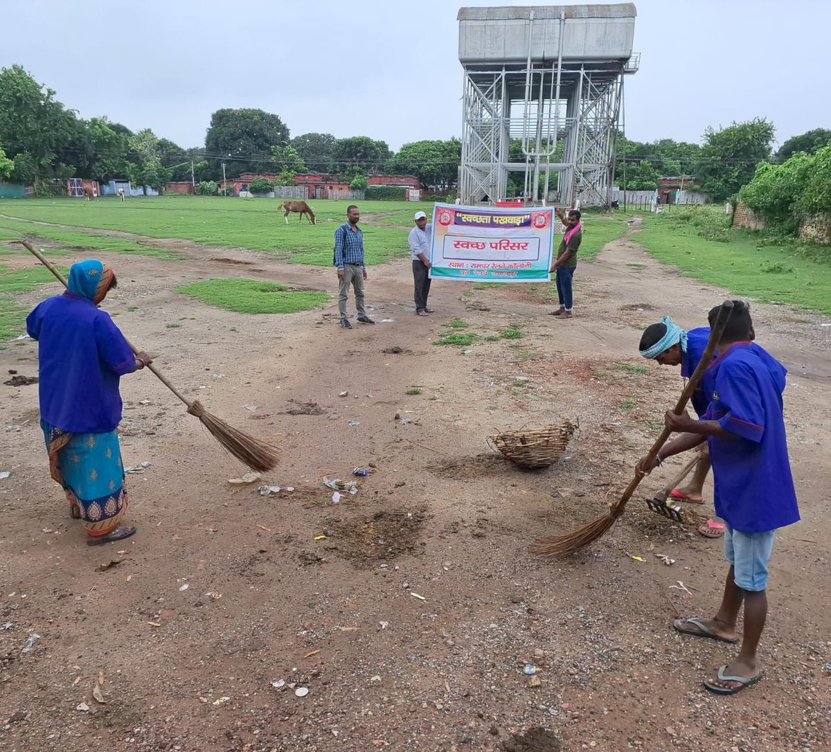 jmpworkshop's tweet photo. Under ,"Swachhata Pakhwada 2024" Intensive Cleaning of  different Railway Colonies Of Jamalpur Workshop.
#IndianRailway
#SwachhataPakhwada
#JMPWorkshop https://t.co/nh2SplRdEw