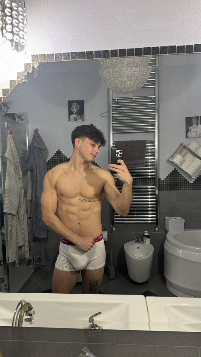 (top 0.1%) Samuele Cunto of🤍💙👑 (@sexysamuof) on Twitter photo 